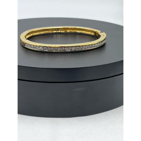 SWAROVSKI Vintage Swan Signed
Blinding Ice Crystal Hinged Bangle Gold Tone - Picture 12 of 15